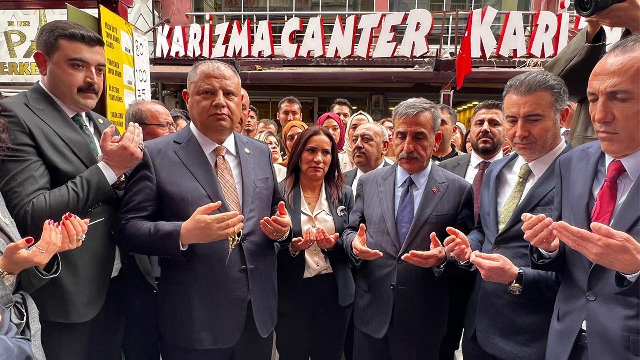 turk-saglik-sen-binasi-torenle-acildi