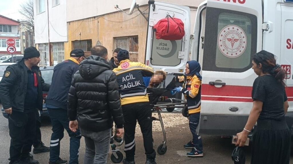 bosanma-asamasindaki-esini-dort-yerinden-bicaklayip-eve-kilitledi