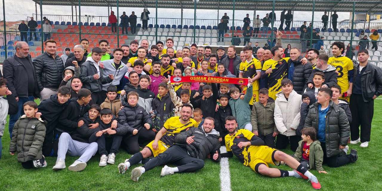 hacilar’in-gurur-gecesi:-hacilar-belediye-spor-sampiyonluk-kupasini-kaldirdi!