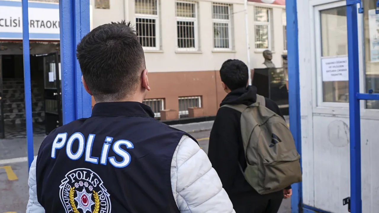 turkiye-genelinde-okullarda-guvenlik-tedbirleri-artirildi