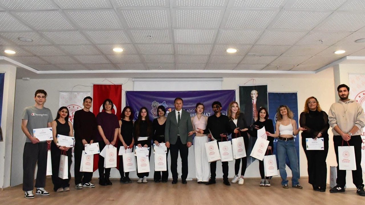 hatice-hanim-yurdu’nda-tiyatro-yarismasi-coskusu