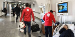 annesi-yasli,-kaderi-zorluydu:-kirikkale’de-kanser-hastasi-gencin-elinden-kizilay-tuttu!