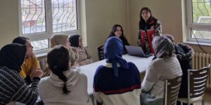 sanat-ve-bilim-keskin’de-bulustu!-cocugunuz-sizinle-konusuyor-ama-duyuyor-musunuz?