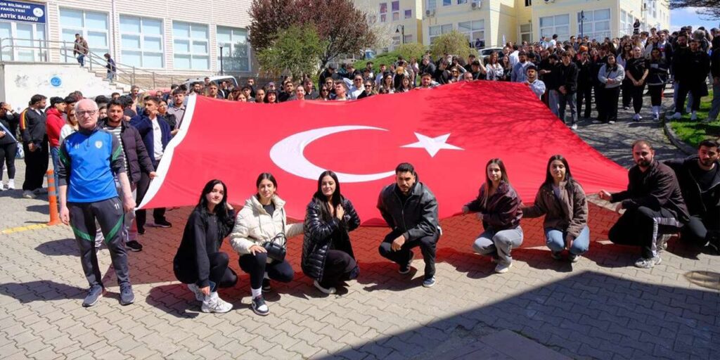 kirikkale-universitesi’nde-sehitler-icin-anlamli-yuruyus