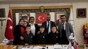 hacilar’da-baskanlik-koltugu-cocuklara-emanet