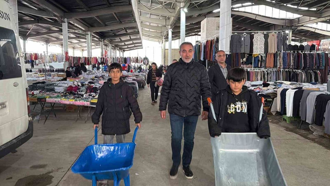 el-arabasindan-eglence-merkezine:-cocuklara-bayram-hediyesi