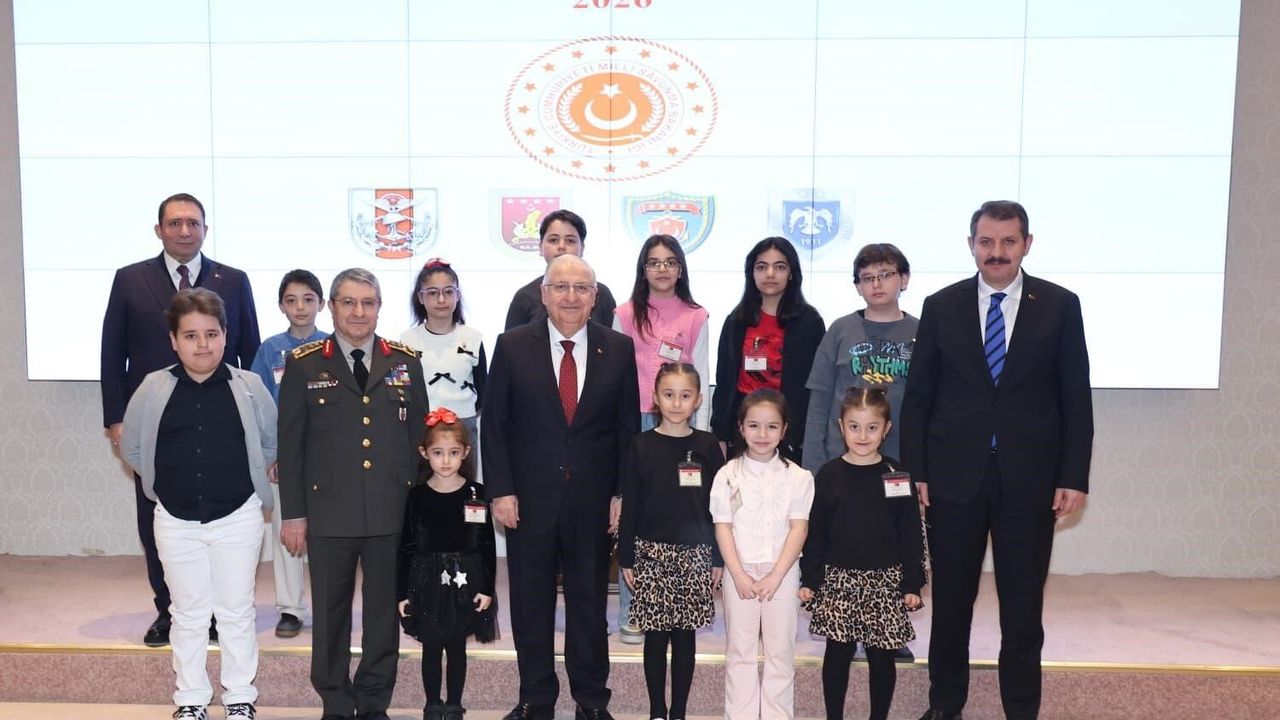 bakan-guler-sehit-ve-gazilerin-cocuklariyla-bir-araya-geldi