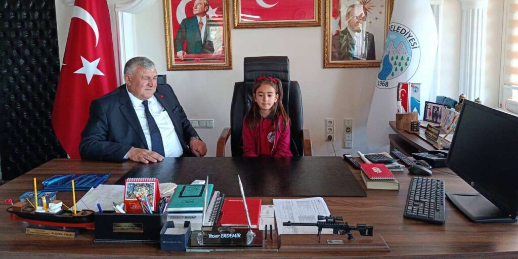 celebi’de-baskanlik-koltugu-cocuklara-emanet