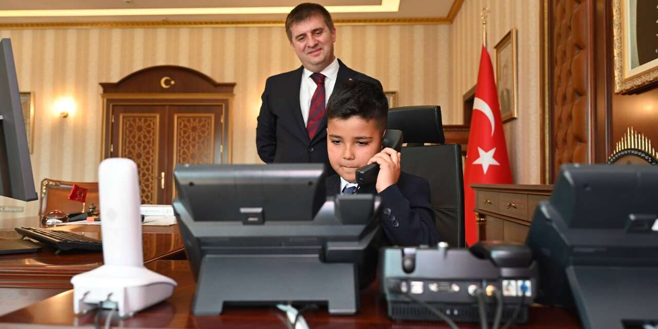 valilik-koltugu-minik-yagiz’a-emanet