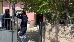 aksaray’da-yasli-adam-karisini-evde-olu-buldu