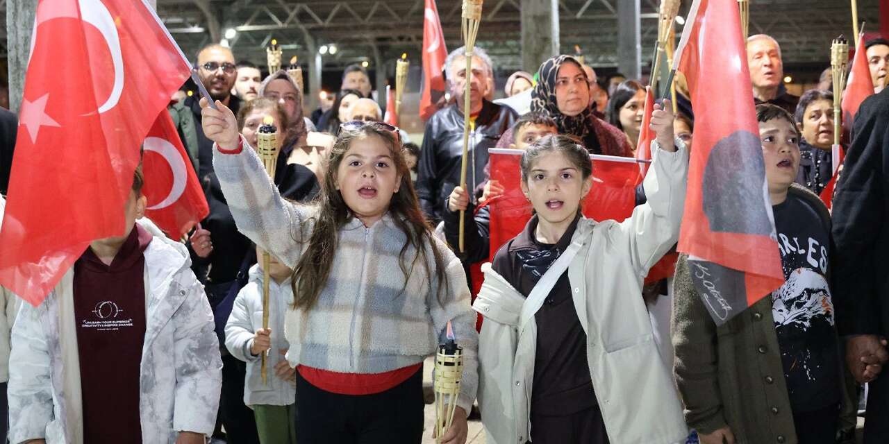 23-nisan-coskusu-fener-alayiyla-sokaklara-tasti