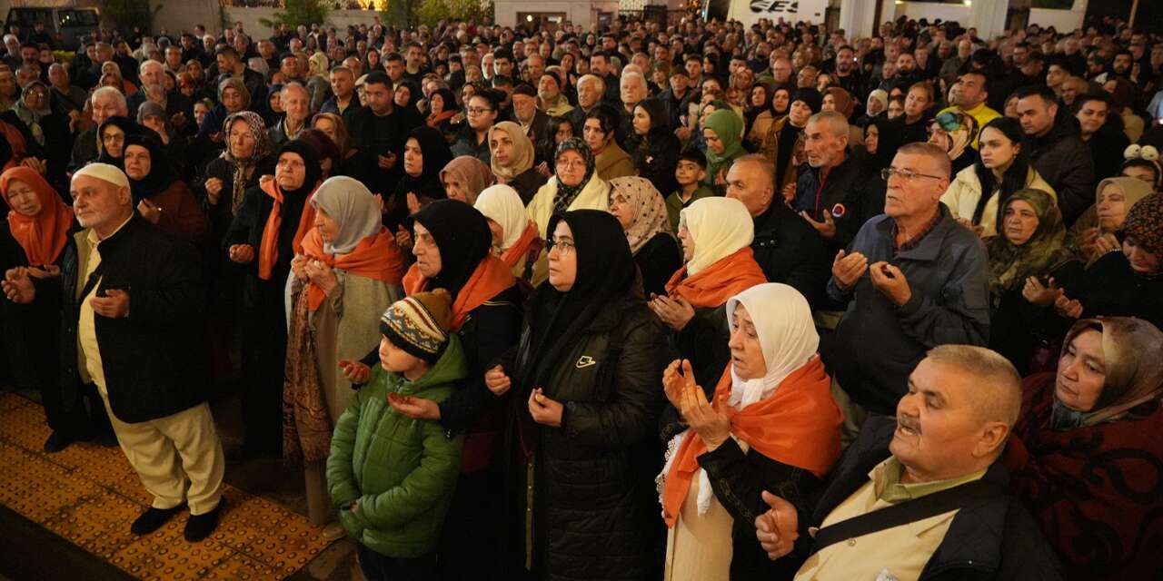 yillardir-bekliyorlardi:-dualar-ve-gozyaslariyla-ugurlandilar