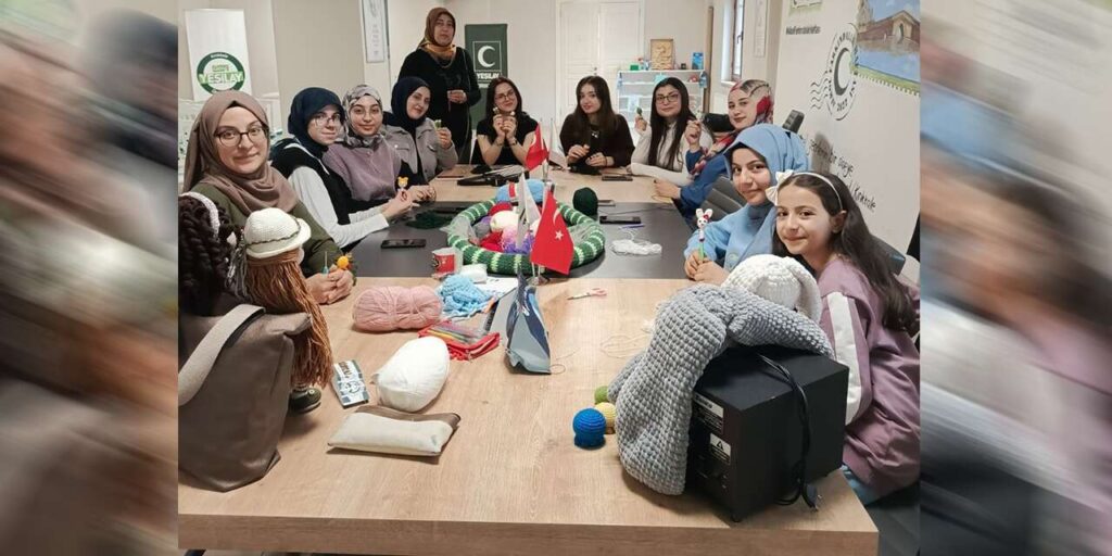 yesilay-gencleri,-sabir-ile-ilmek-ilmek-orduler