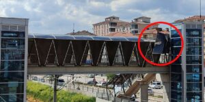 kirikkale’de-ust-gecitte-olum-tehlikesi!-cati-yerinden-koptu