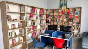 gazetecilerden-koy-okuluna-kutuphane