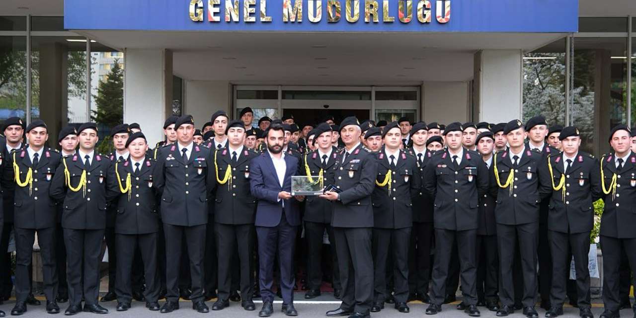 mke’de-jandarma-ruzgari:-gelecegin-subaylari-uretim-ussunu-gezdi