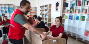 kizilay-ogrencilerin-yuzlerini-guldurdu