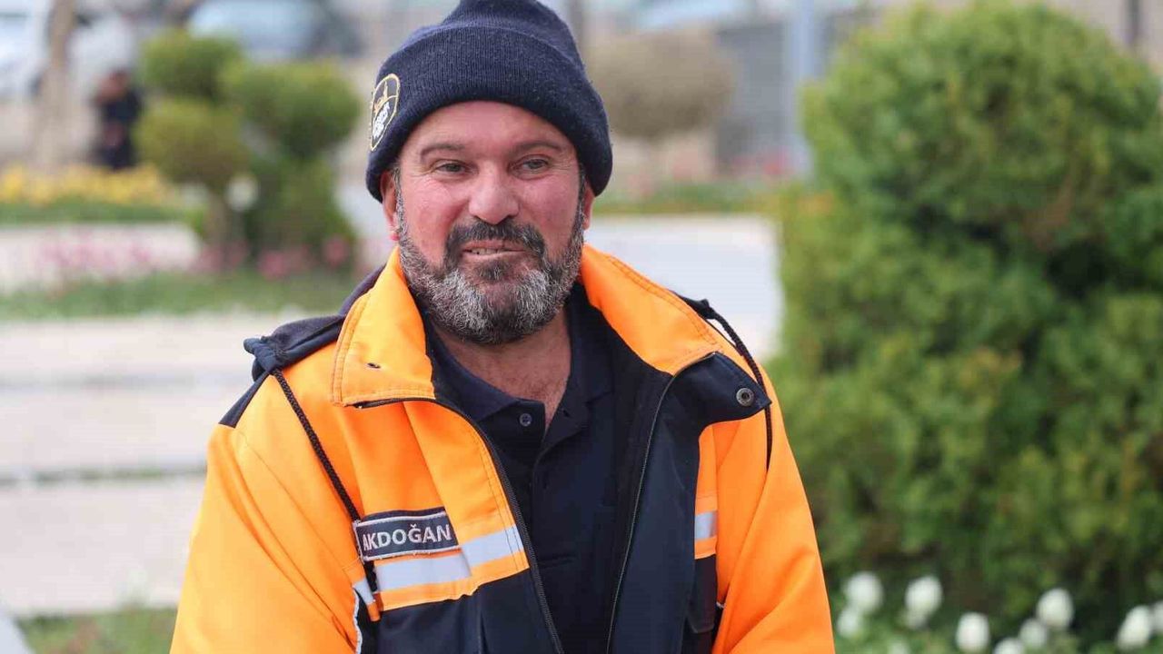 temizlik-iscisinden-ornek-davranis:-150-bin-tl’lik-altini-sahibine-ulastirdi