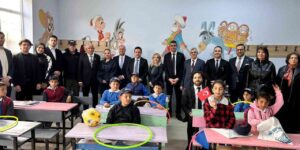 gazetecilerden-koy-okuluna-kutuphane