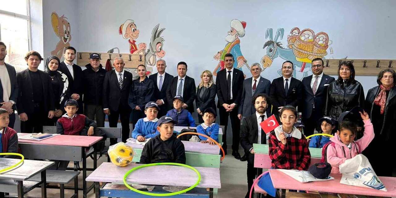 gazetecilerden-koy-okuluna-kutuphane