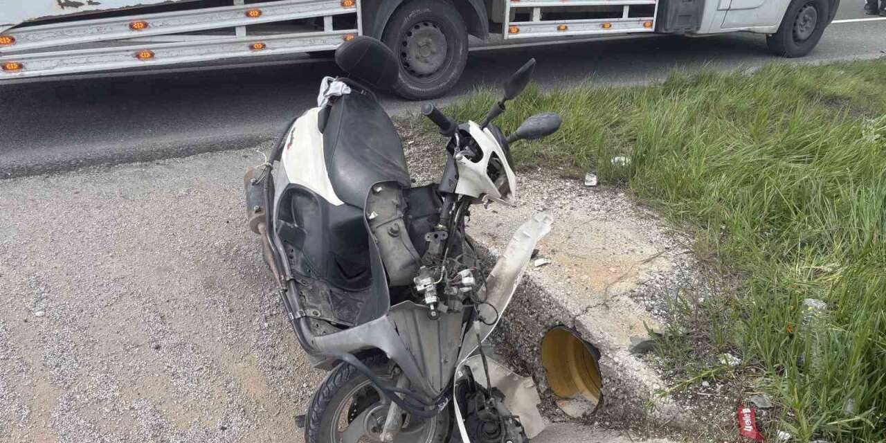 yoldan-cikan-motosikletten-dusen-1’i-cocuk-3-kisi-yaralandi