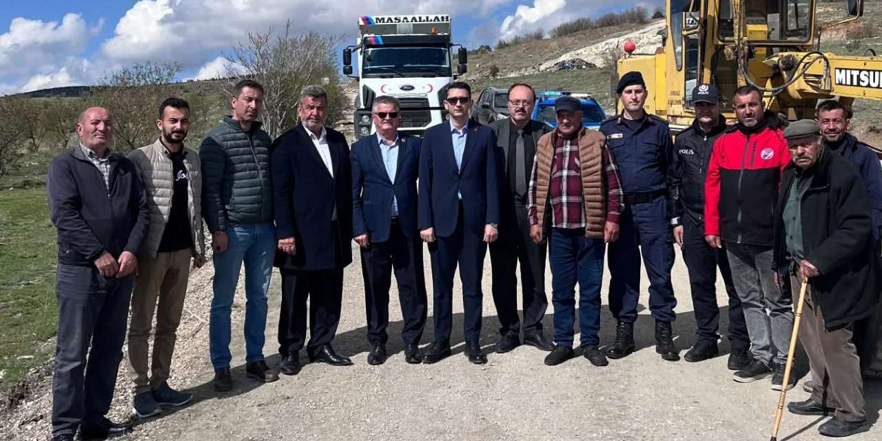 kaymakam-kayaturk-sahada:-keskin’de-koy-yollari-asfaltlaniyor