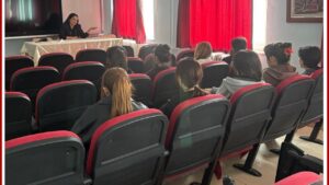 kiz-ogrencilerle-teknoloji-gunu-bulusmasi