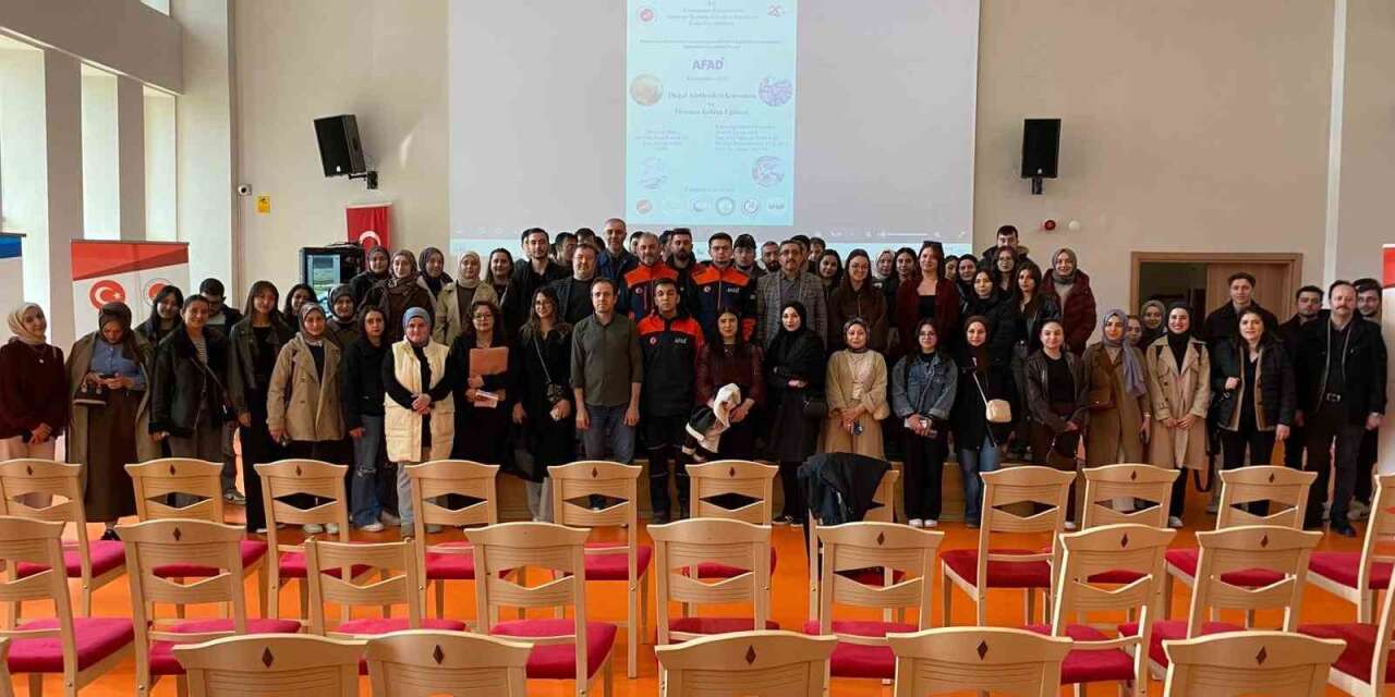universite-ogrencilerine-uygulamali-“afet”-egitimi