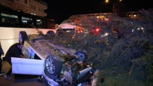 kopege-carpmamak-icin-manevra-yapinca-takla-atti:-2-yarali