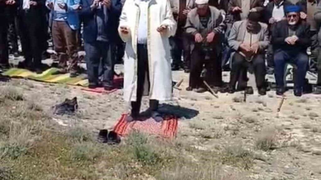 baskentte-vatandaslardan-yagmur-duasi