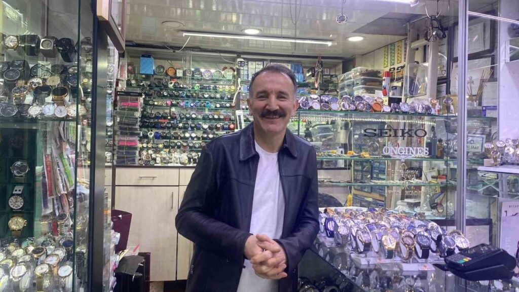 bu-ustalar-saatleri-yeniden-ayarliyor