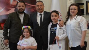 minik-yaren’den-rahmi-guney’e-anlamli-ziyaret