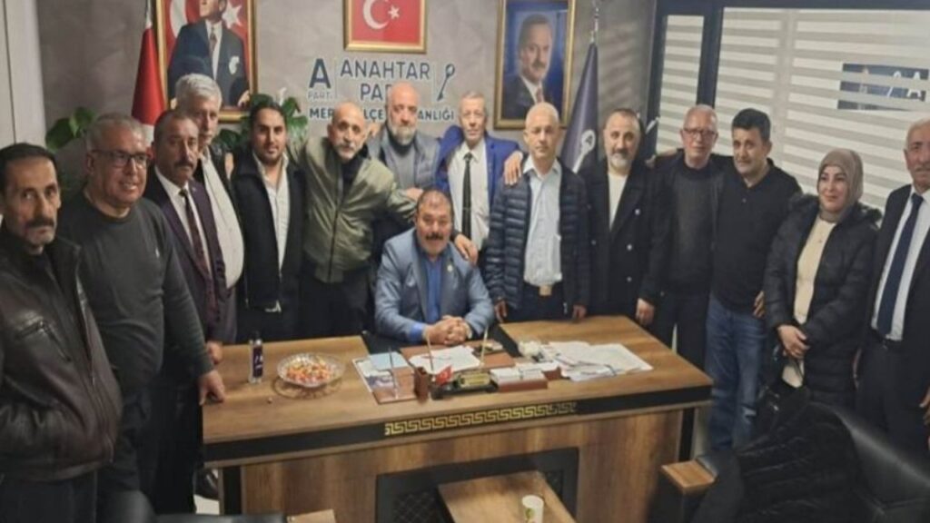 anahtar-partisinde-sok-istifa