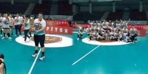 kirikkaleli-kaleci-devlesti!-leyla-gumussoy-sampiyonluk-kupasini-kaldirdi