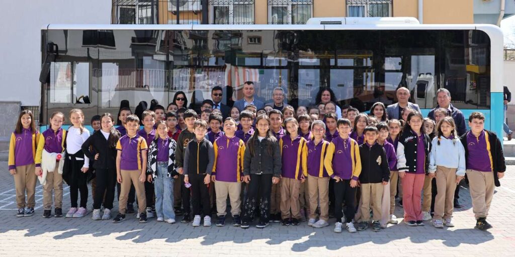 minikler-toplu-tasima-kurallarini-yerinde-ogrendi