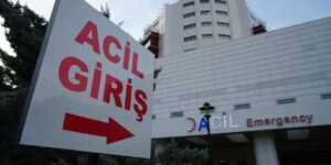 durdurmaya-calistigi-traktorun-tekerlegi-uzerinden-gecti