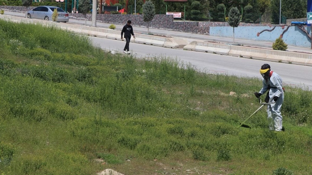 yahsihan’da-yesil-alanlarda-bakim-calismalari-suruyor