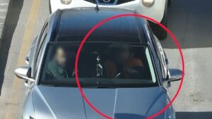 Dronu görünce emniyet kemerini taktılar