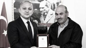 Emekli Olmuştu, Sevenlerini Yasa Boğdu