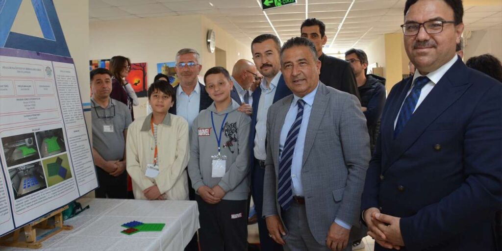 bilim-ve-sanatla-bulusturulan-ogrenciler-hunerlerini-sergiledi