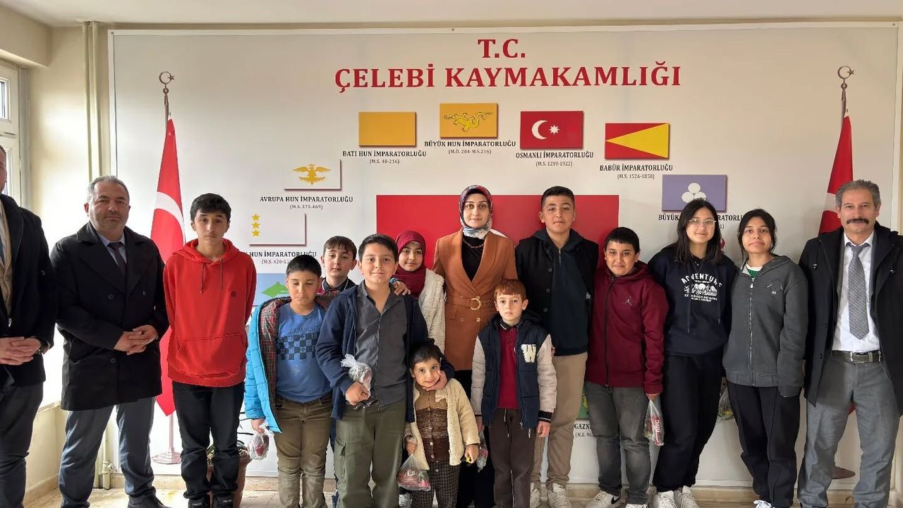 basarili-ogrencilerden-kaymakam-uzunyol’a-ziyaret