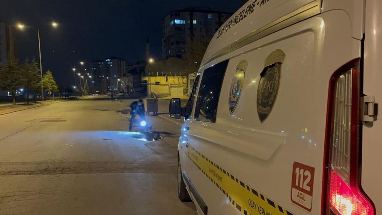 bicakli-kavgada-agabey-kardes-yaralandi:-2-yarali