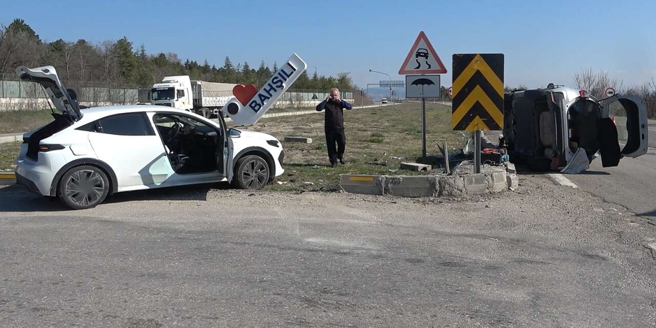 kirikkale’de-iki-otomobil-carpisti:-1-yarali