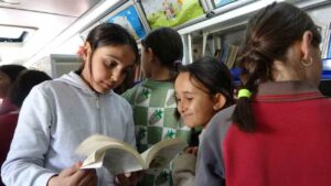 gezici-kutuphane,-3-binden-fazla-kitabi-okurlarla-bulusturuyor