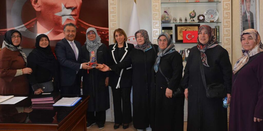 guclu-kadin,-mutlu-aile,-guclu-toplum