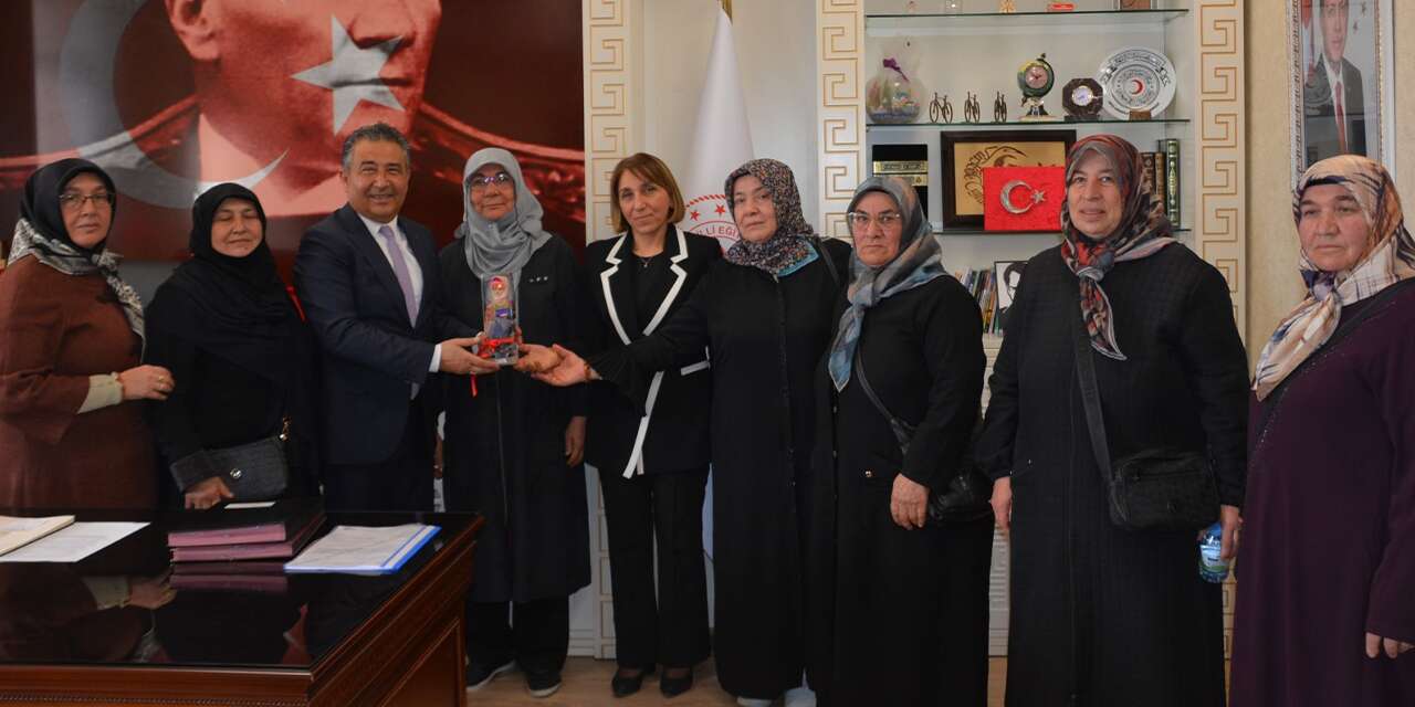 guclu-kadin,-mutlu-aile,-guclu-toplum