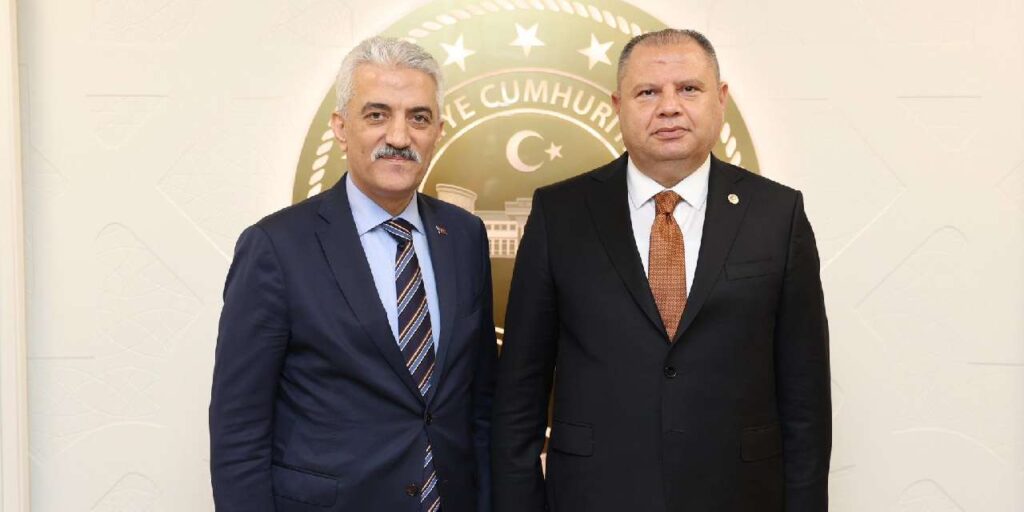 ozturk,-duzce’ye-atanan-eski-vali-makas’i-ziyaret-etti