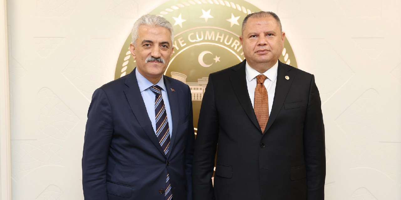 ozturk,-duzce’ye-atanan-eski-vali-makas’i-ziyaret-etti