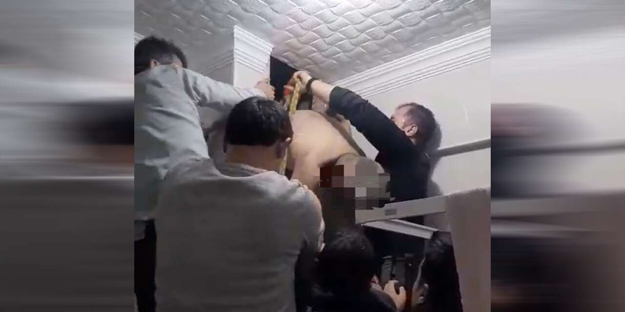 esini-gormek-icin-havalandirma-bosluguna-sikisti!