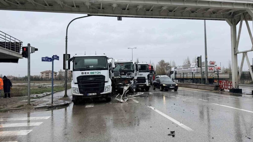 cubuk’ta-beton-mikserleri-carpisti:-1-yarali